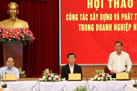 Các đồng chí lãnh đạo tỉnh Đồng Nai chủ trì Hội thảo khoa học.