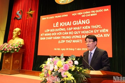 Đồng chí Lương Cường phát biểu ý kiến chỉ đạo tại Lễ khai giảng Lớp bồi dưỡng, cập nhật kiến thức, kỹ năng đối với cán bộ quy hoạch Ủy viên Ban Chấp hành Trung ương khóa XIV (lớp thứ nhất).