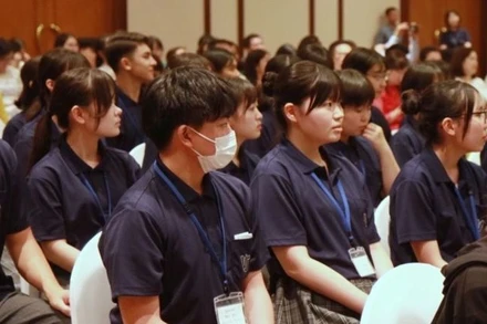 Các học sinh đến từ tỉnh Fukuoka, Nhật Bản