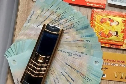 Một số tài sản, vật dụng của hành khách bỏ quên tại Ga Thanh Hóa.