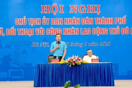Chủ tịch Ủy ban nhân dân thành phố Hà Nội Trần Sỹ Thanh và Chủ tịch Liên đoàn lao động thành phố Phạm Quang Thanh chủ trì hội nghị.