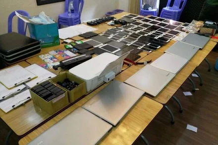 Cơ quan chức năng đã bàn giao toàn bộ đối tượng và tang vật cho Bộ Công an Trung Quốc.