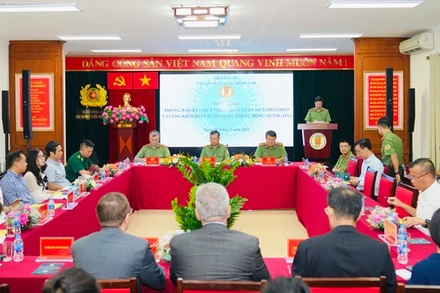 Toàn cảnh họp báo.