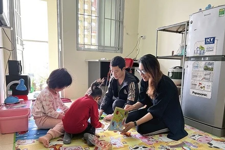 Niềm vui của gia đình công nhân được thuê căn hộ trong Khu thiết chế Công đoàn tỉnh Hà Nam.