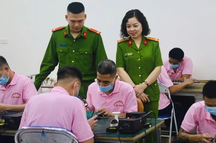 Học viên trong giờ lao động sản xuất tại Cơ sở cai nghiện số 4, Công an thành phố Hà Nội.