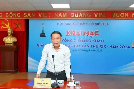 Phó Chủ tịch Thường trực Hội Nhà báo Việt Nam Nguyễn Đức Lợi phát biểu tại khai mạc.