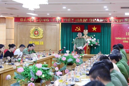 Trung tướng Tô Ân Xô, Người phát ngôn Bộ Công an chủ trì họp báo.