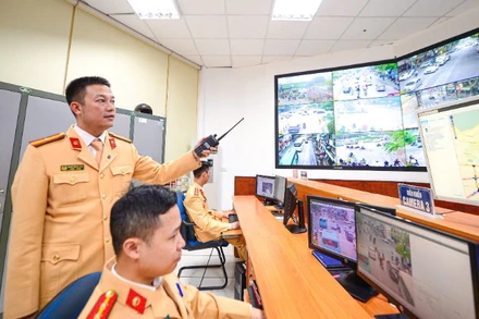 Người dân liên hệ Phòng Cảnh sát giao thông nơi cư trú hoặc nơi phát hiện vi phạm để giải quyết vi phạm.