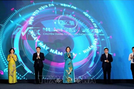 Nghi thức khai trương chuyên trang “Nhân vật - sự kiện”.