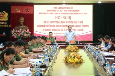 Phó Chủ tịch Thường trực Ủy ban nhân dân thành phố Hà Nội Lê Hồng Sơn phát biểu chỉ đạo.