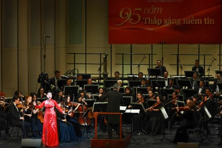 Chương trình nghệ thuật đặc biệt " 95 năm Thắp sáng niềm tin".