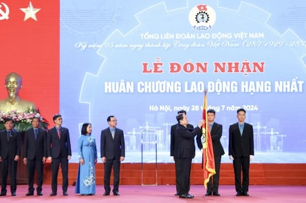 Lễ kỷ niệm 95 năm thành lập Công đoàn Việt Nam và đón nhận Huân chương Lao động hạng Nhất.