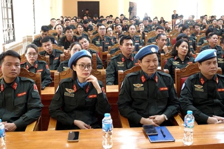 Đại biểu tham dự tọa đàm.