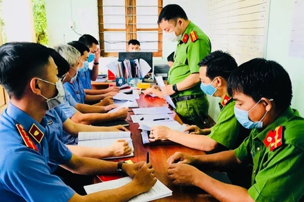 Kiểm sát việc tạm giữ, tạm giam và thi hành án phạt tù.