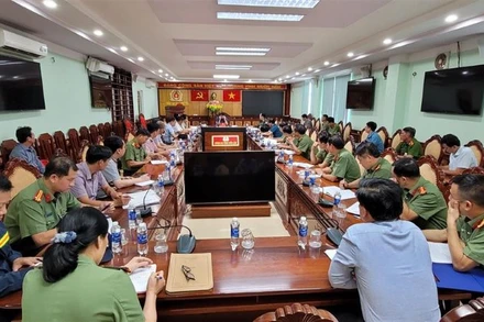 Thượng tướng Lương Tam Quang, Ủy viên Trung ương Đảng, Thứ trưởng Công an chủ trì cuộc họp với các đơn vị để bảo đảm tình hình an ninh, trật tự trên địa bàn tỉnh Đắk Lắk.