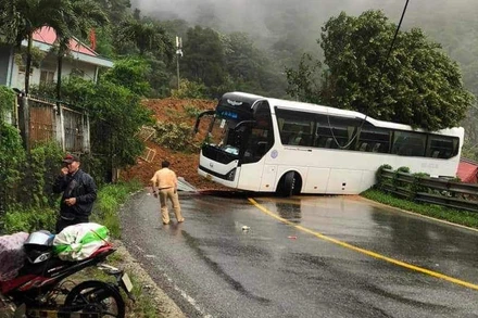 Hiện trường vụ sạt lở tại đèo Bảo Lộc chiến 3 đồng chí công an hy sinh.