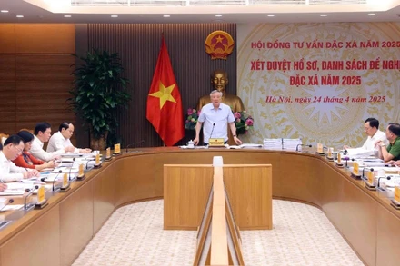 Phó Thủ tướng Thường trực Chính phủ Nguyễn Hòa Bình, Chủ tịch Hội đồng tư vấn đặc xá năm 2025 chủ trì cuộc họp.