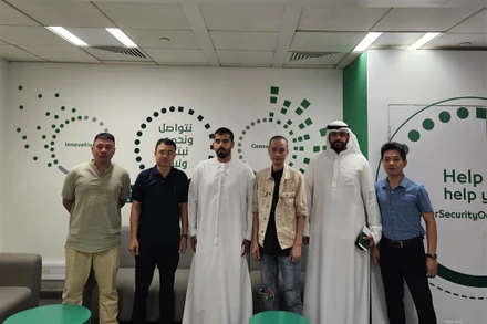 INTERPOL Việt Nam tiếp nhận đối tượng Đặng Quốc Huy để dẫn giải từ UAE về Việt Nam.