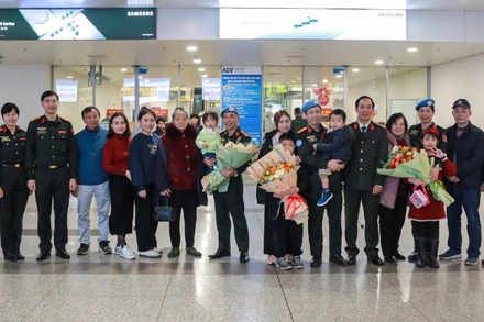 Tổ công tác số 2 trở về trong vòng tay gia đình và đồng đội.