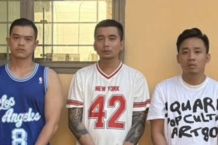 Các đối tượng bị bắt giữ (từ trái sang): Nguyễn Anh Duy, Đào Xuân Lộc, Nguyễn Tuấn Anh.