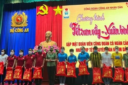 Tết Sum vầy-Xuân bình an năm 2022 do Công đoàn Công an Nhân dân tổ chức.