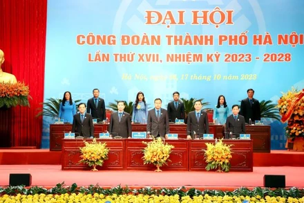 Đoàn Chủ tịch đại hội.