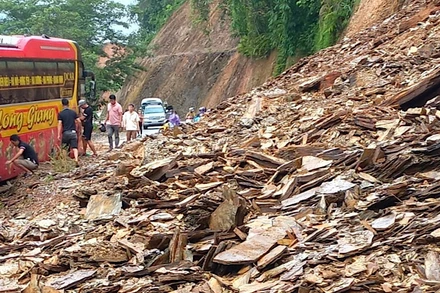 Sạt lở tại địa phận huyện Mai Châu, tỉnh Hòa Bình.