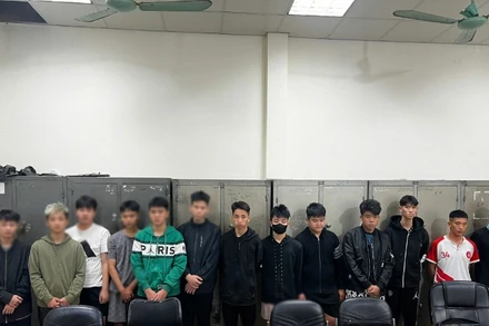 Nhóm thanh, thiếu niên tự chế vũ khí bị cơ quan chức năng bắt giữ, xác minh làm rõ vụ việc.