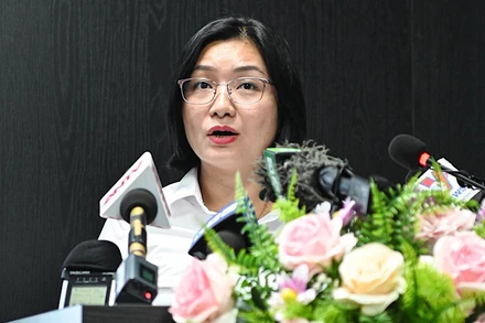 Giám đốc Lâm Thị Mai Anh tại họp báo.