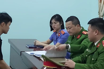 Bùi Văn Tuyến tại cơ quan công an.