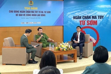 Các đại biểu tham gia tọa đàm.