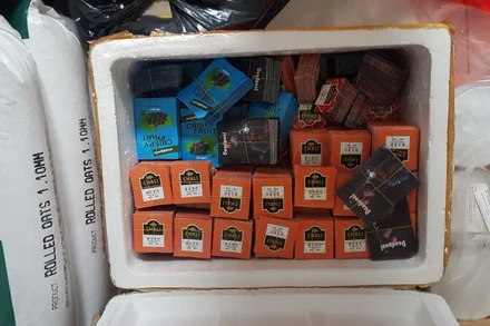 "Nước vui" đóng gói ngụy trang thành cà-phê, thảo mộc.