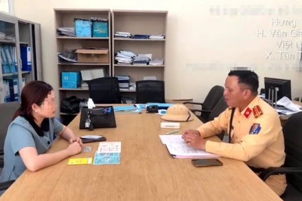 Chị N.T.H tại cơ quan chức năng.