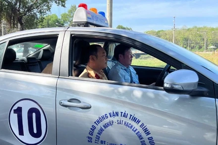 Lực lượng Cảnh sát giao thông tập huấn sát hạch lái xe.