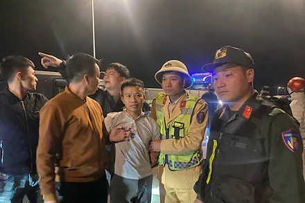 Bắt hai đối tượng vận chuyển 15 bánh heroin