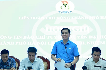 Phó Chủ tịch Liên đoàn Lao động thành phố Hà Nội Nguyễn Huy Khánh giải đáp các thông tin về đại hội.