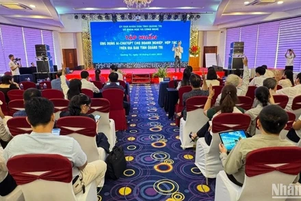 Đại diện 800 doanh nghiệp, hợp tác xã tham gia lớp tập huấn ứng dụng trí tuệ nhân tạo trong hoạt động sản xuất, kinh doanh.