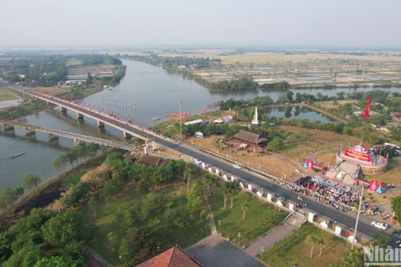 Khu Di tích quốc gia đặc biệt Đôi bờ Hiền Lương-Bến Hải.