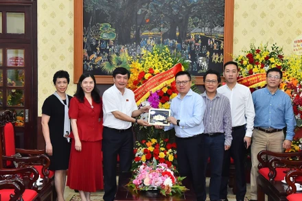 [Ảnh] Các cơ quan, đơn vị thăm và chúc mừng Báo Nhân Dân nhân dịp 21/6