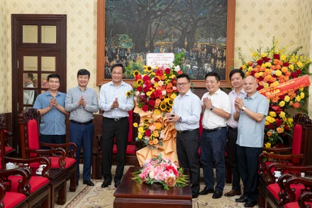 [Ảnh] Các cơ quan, đơn vị thăm và chúc mừng Báo Nhân Dân