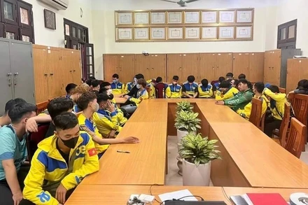 Các tài xế xe ôm công nghệ bị triệu tập để phục vụ công tác điều tra. Ảnh: CAND