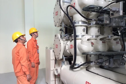 Nắng nóng gay gắt làm tiêu thụ điện toàn quốc lên cao kỷ lục.