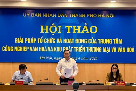 Phó Chủ tịch Thường trực Ủy ban nhân dân Thành phố Hà Nội Lê Hồng Sơn điều hành hội thảo.