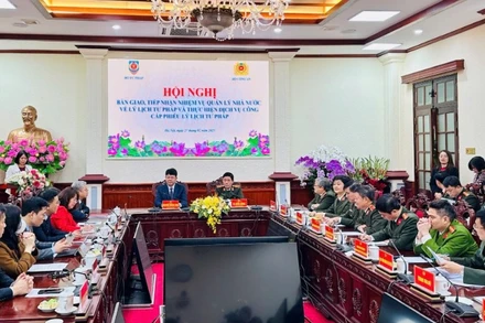 Toàn cảnh hội nghị.