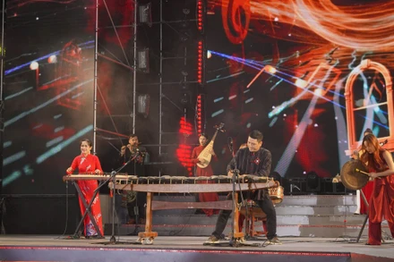 Biểu diễn nghệ thuật trong chương trình giao lưu với chủ đề: "Sở hữu trí tuệ và Âm nhạc: Cảm nhận nhịp điệu của Sở hữu trí tuệ".