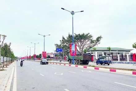 Tuyến đường đôi mới mở, thay thế con đường cũ chật hẹp trên địa bàn phường Tứ Minh góp phần làm đẹp đô thị và thúc đẩy kinh tế phát triển.