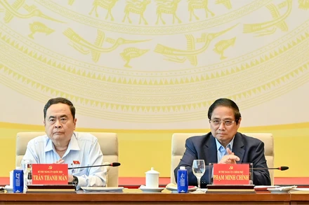 Bí thư Đảng ủy Chính phủ, Thủ tướng Chính phủ Phạm Minh Chính và Bí thư Đảng ủy Quốc hội, Chủ tịch Quốc hội Trần Thanh Mẫn chủ trì hội nghị. (Ảnh Duy Linh)