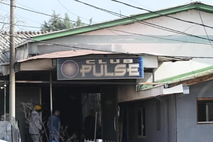 Phía bên ngoài hộp đêm Club Pulse ở Kocani, cách thủ đô Skopje của Bắc Macedonia khoảng 100km về phía đông. (Ảnh: Tân Hoa xã)