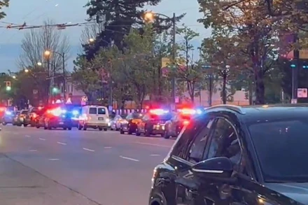 Cảnh sát Vancouver cho biết, tài xế đã bị bắt giữ sau khi một chiếc ô-tô lao vào đám đông đang tham dự một lễ hội đường phố. (Nguồn: X) 