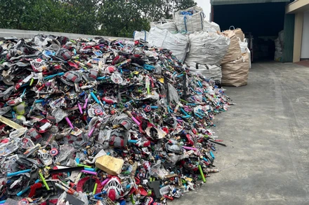 Hình ảnh nhóm chuyên gia UNDP ghi lại tại thôn Bùi, Cẩm Xá, Hưng Yên trong chuyến đi thực địa. 